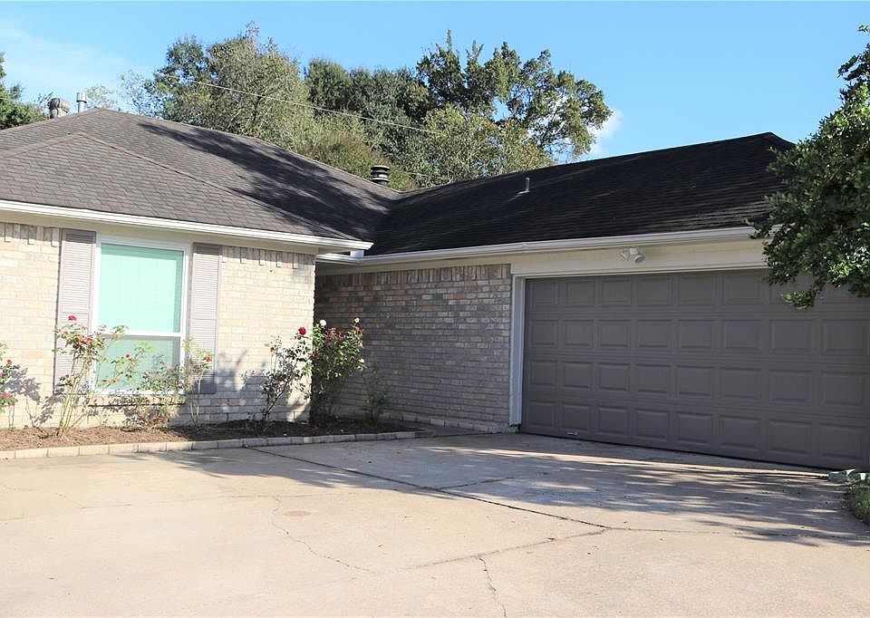 1st image of 5202 Pine Cliff Dr