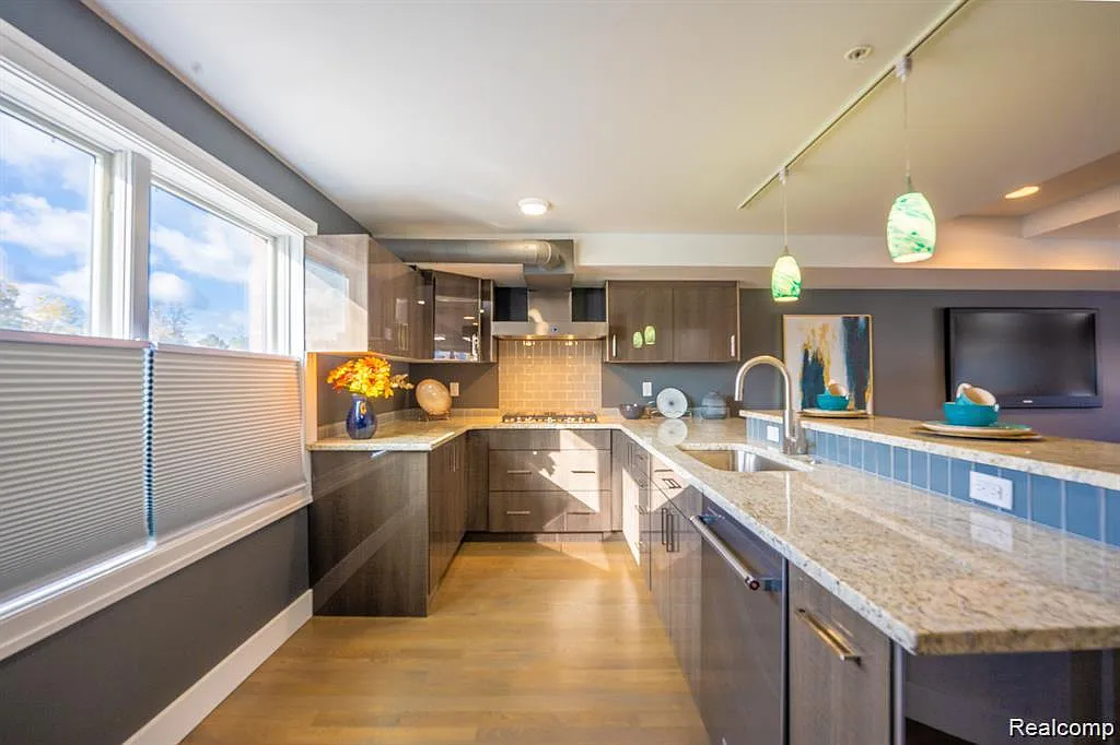 2 bed, 2.5 bath, 1642 sqft, $3,500 — Photo 4