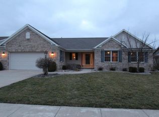 14 Stonefield Ln, Charleston, IL 61920