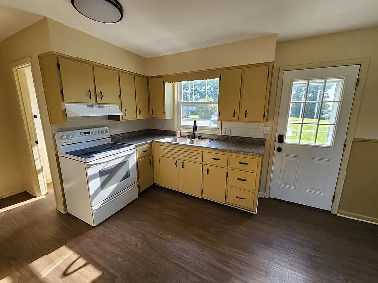 6295 Dresden Rd #B — Photo 13