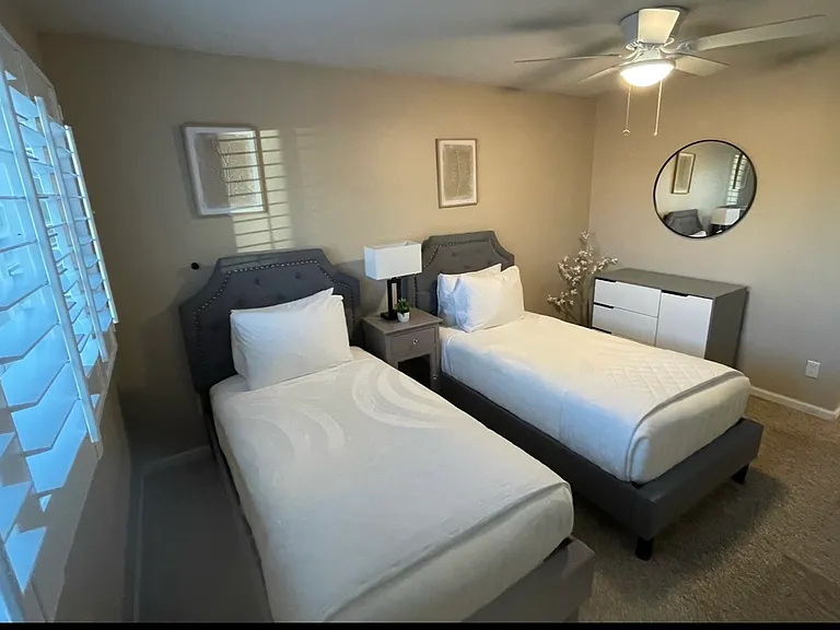 8249 E Redwing Rd — Photo 36