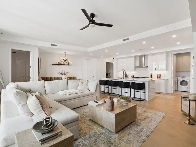 2425 Peachtree Rd NE #607 — Photo 4