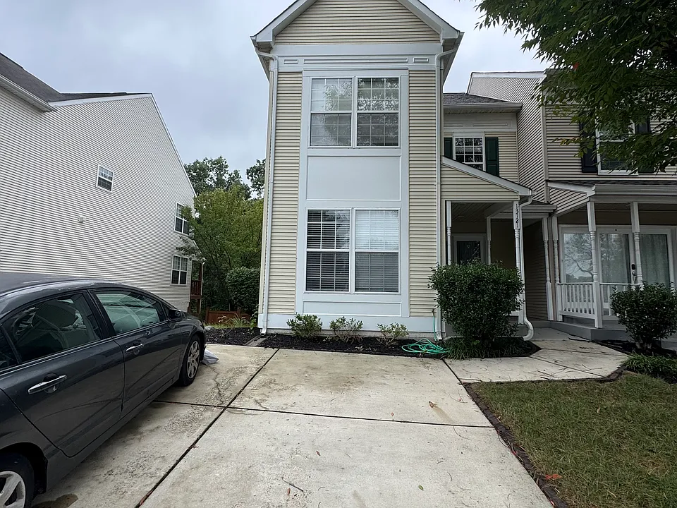 13121 Misty Glen Ln