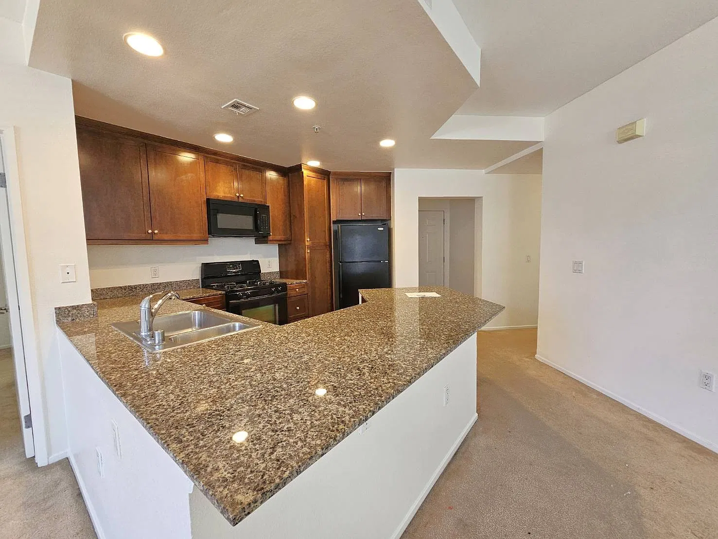 3 bed, 1340 sqft, $3,900 — Photo 4