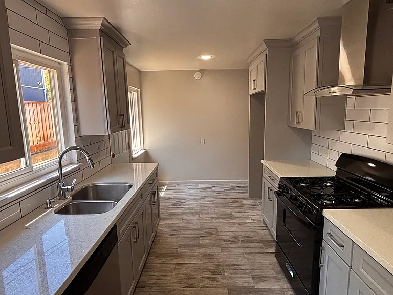 1115 Sereno Dr — Photo 12