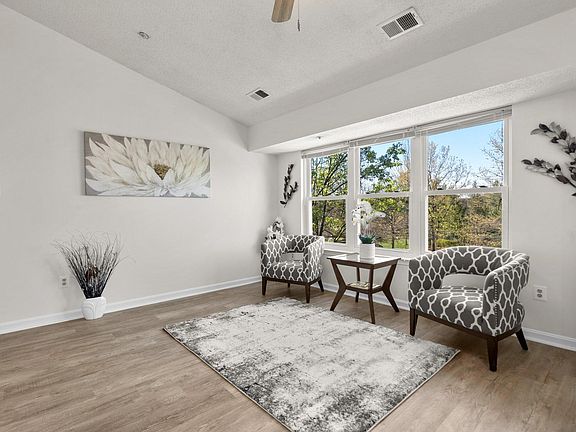 4th image of 2701 Leaf Drop Ct APT 10-18
