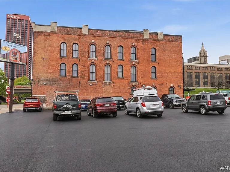 136 Seneca St — Photo 38