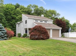11 Lantern Cir, Stamford, CT 06905