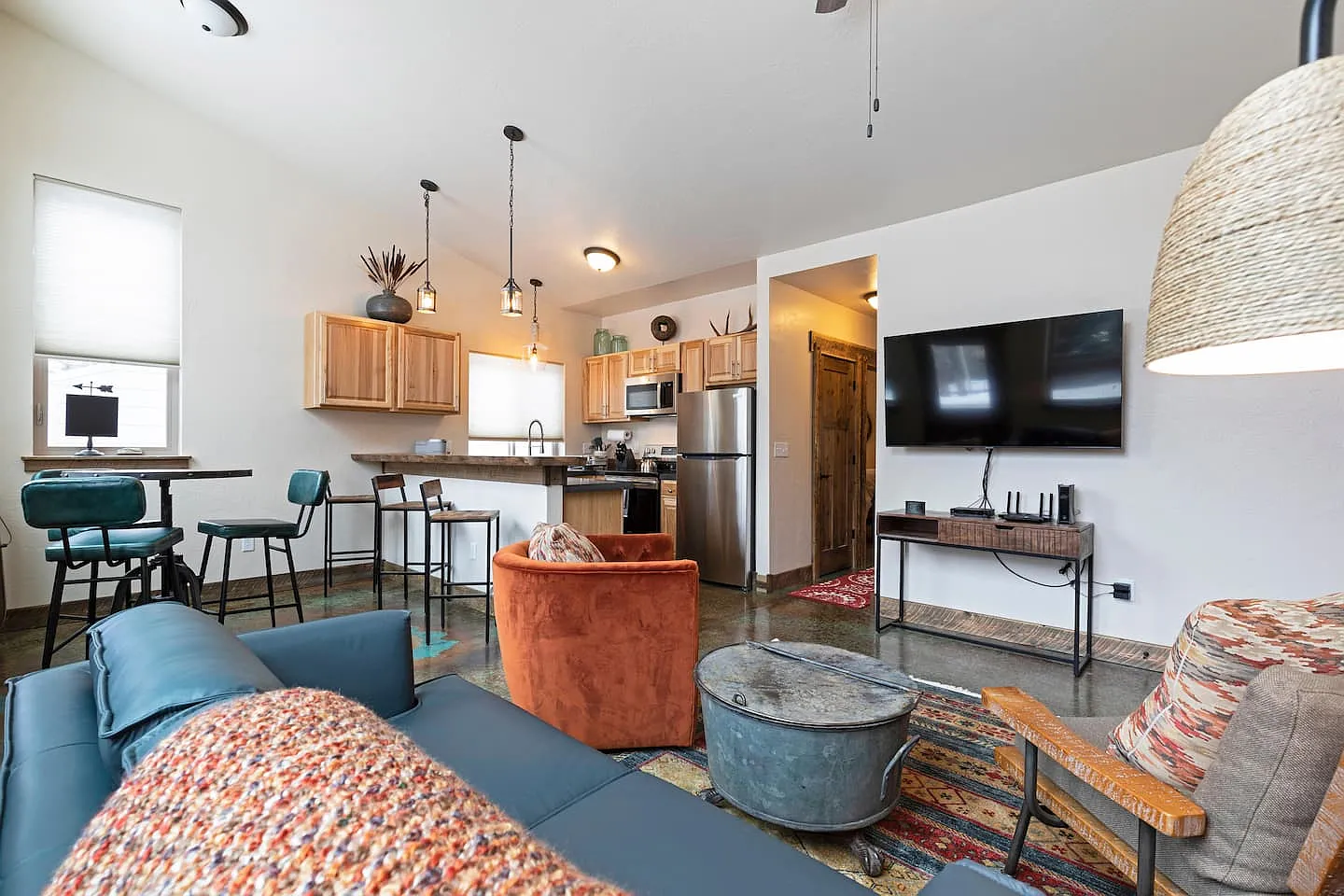 2 bed, 888 sqft, $2,500 — Photo 3