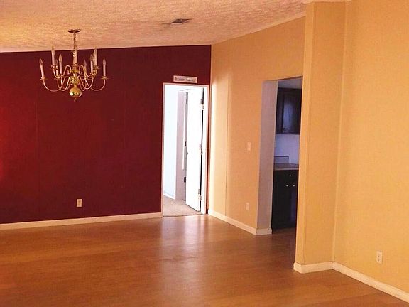 2nd image of 3221 Silver Lake Ct