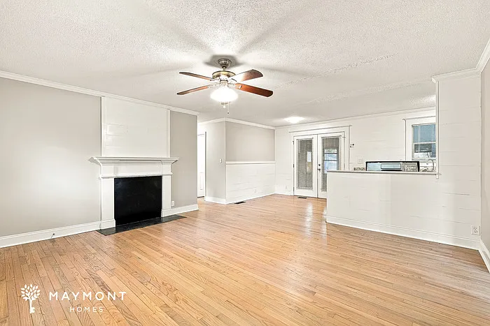 3 bed, 2.0 bath, 1296 sqft, $1,895 — Photo 3
