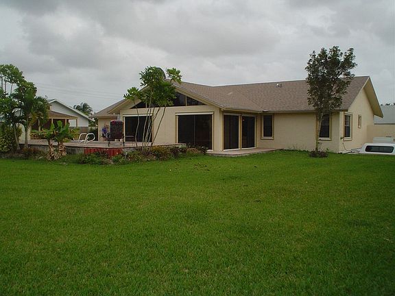 Huge back yard with 2 double gates, pad for boat or RV