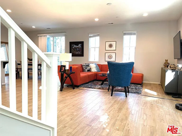 42720 Azure St — Photo 6