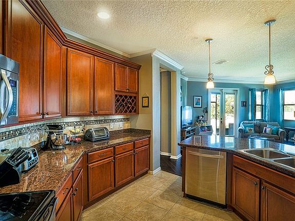 4th image of 1750 College Park Dr
