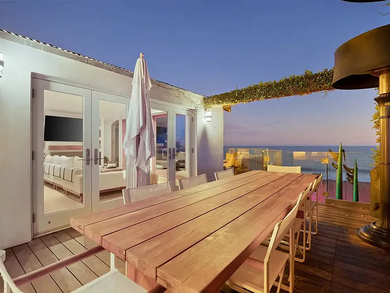 Alfresco dining table with a Nobu style heat lamp.