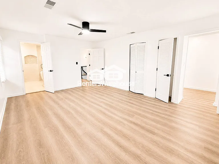 338 Travis St — Photo 24