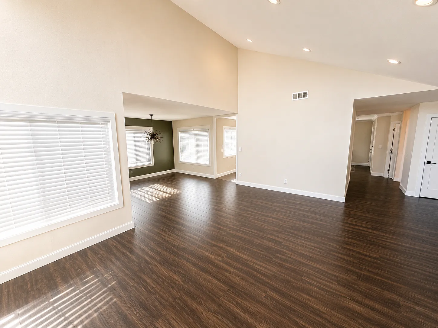 4 bed, 2092 sqft, $4,800 — Photo 4