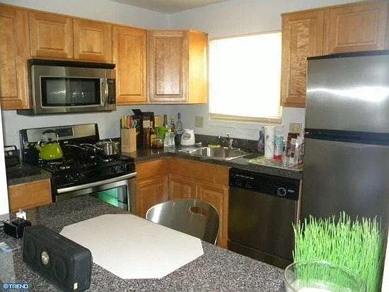 2 bed, 2.5 bath, 1518 sqft, $1,800 — Photo 2