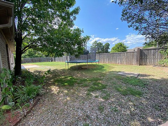 2nd image of 2860 Makenzie Dr