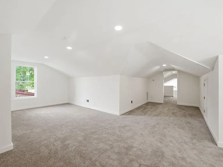 611 W Pearsall St #611 — Photo 2
