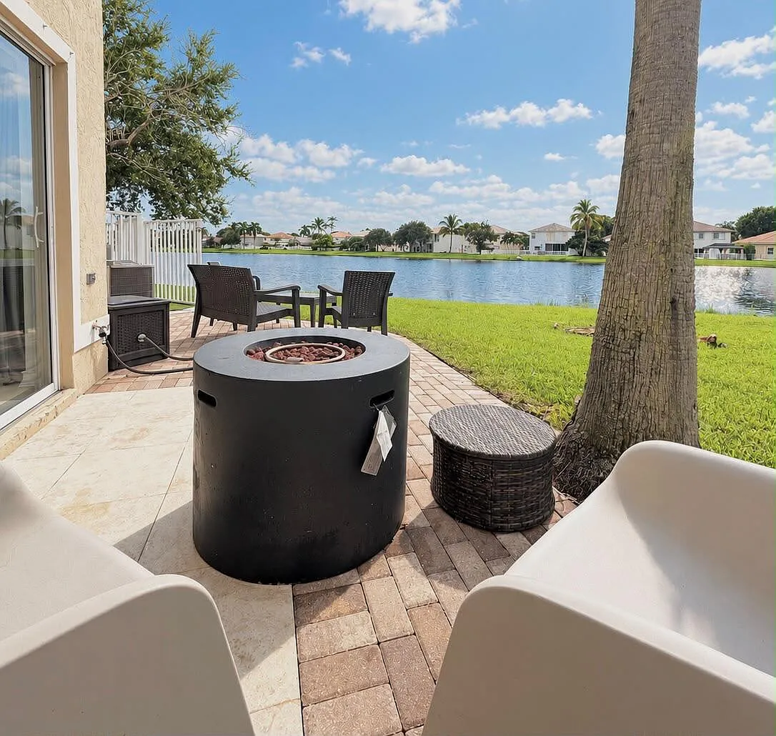 3 bed, 2.5 bath, 1726 sqft, $3,900 — Photo 3