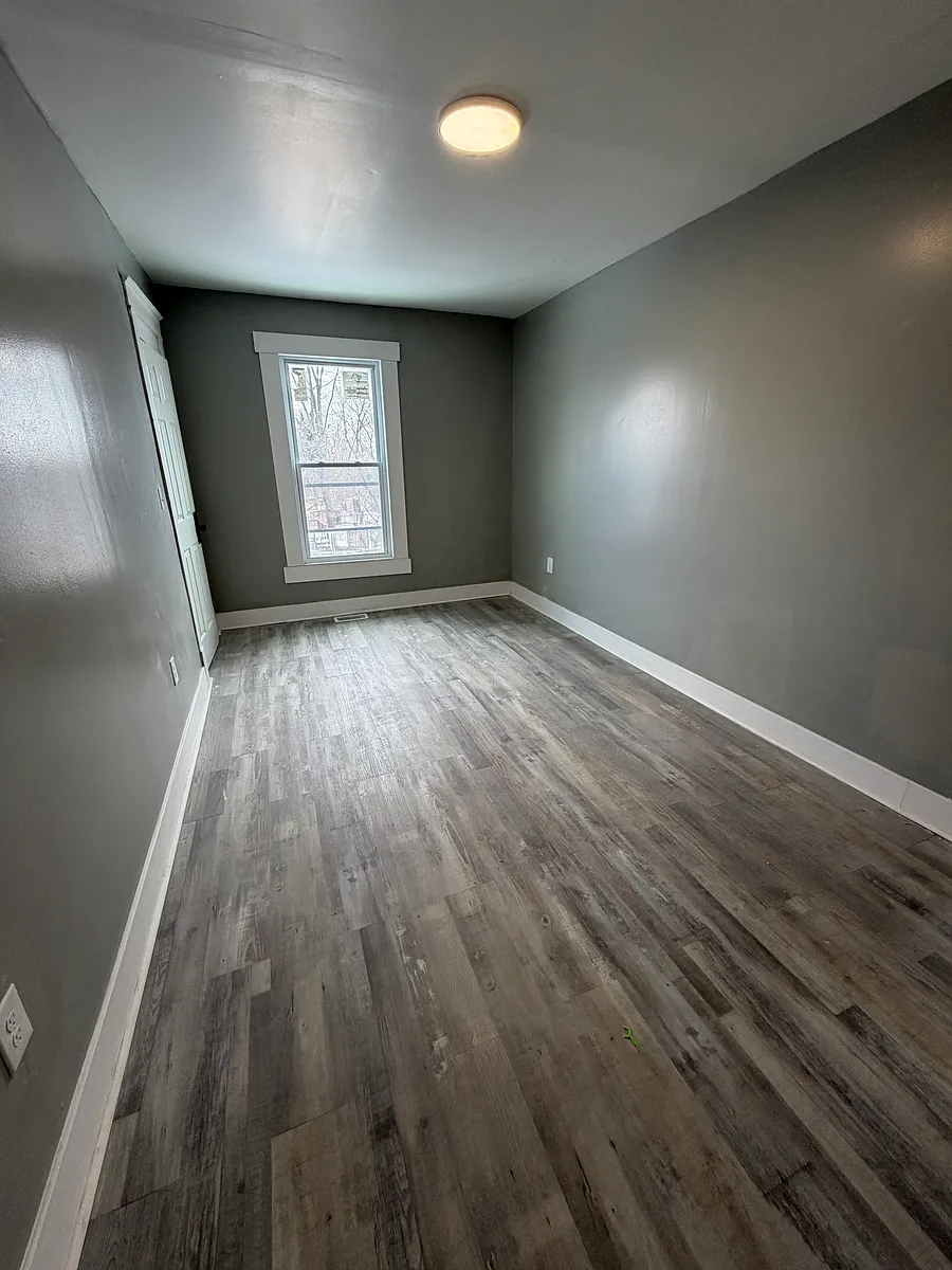 Building Photo - 1301 Whitney Ave #4