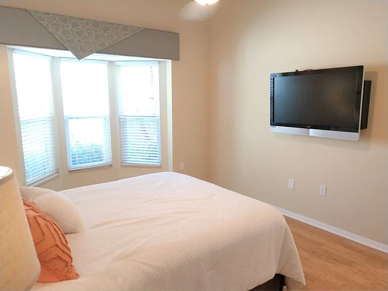 540 Clubside Cir — Photo 34