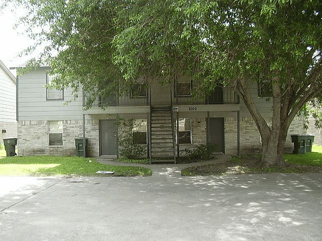 1st image of 2002 Cedarhill Dr APT C