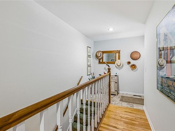 4th image of 8424 N Park Ct