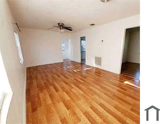 707 SW 8th St — Photo 3