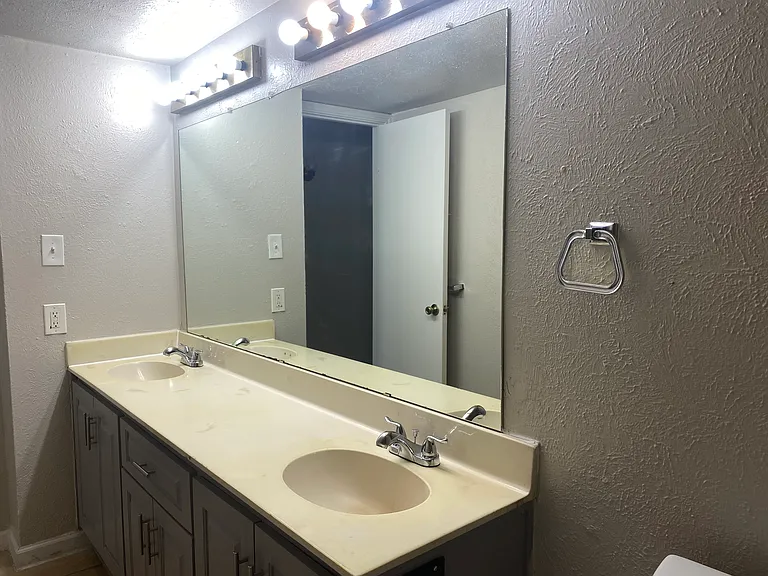2425 Limestone Dr — Photo 16