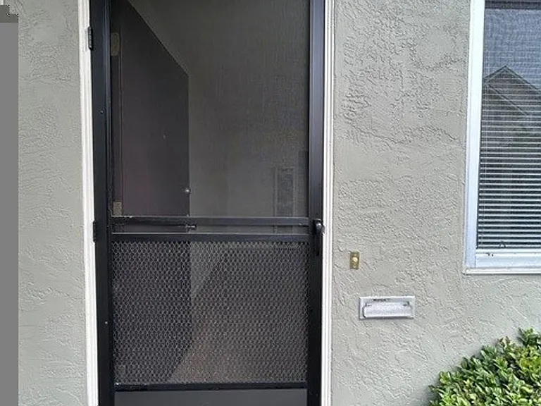 939 Lexington Ave — Photo 2