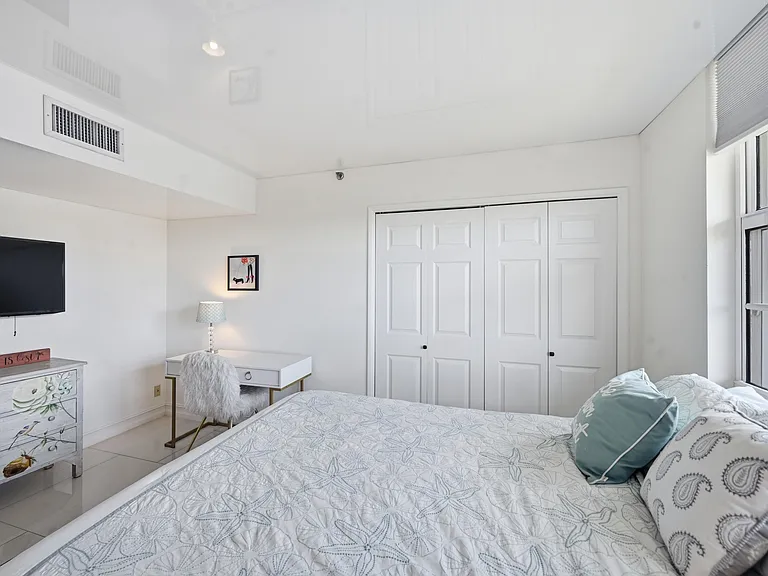 4015 W Palm Aire Dr #1001 — Photo 26