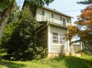 8745 Ashfield Rd, Slatington, PA 18080