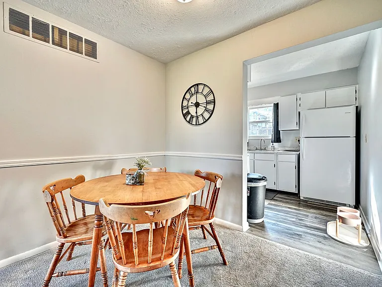 13 Airview Dr — Photo 8