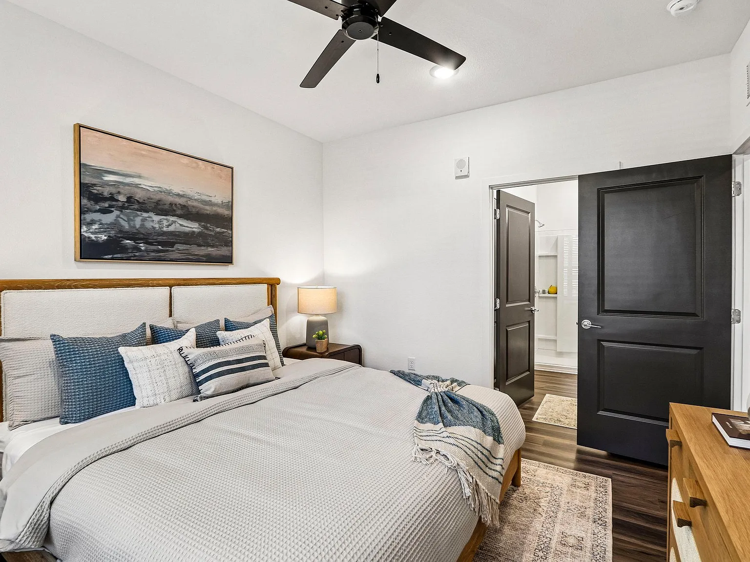 Velara Luxury Apartments — Photo 3