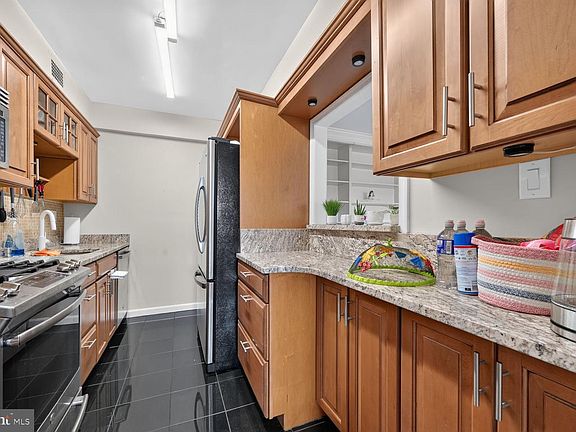 5th image of 4201 Cathedral Ave NW APT 1022E