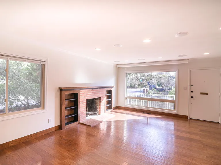900 Oak Ln — Photo 6