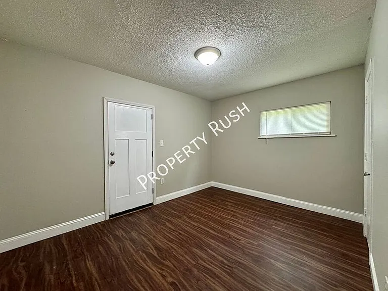 6303 Walden Ave #B — Photo 18