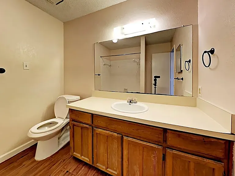 1101 Suburban Dr — Photo 13