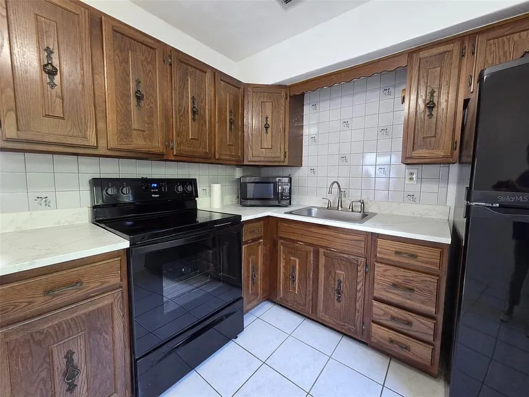 7216 James St — Photo 10