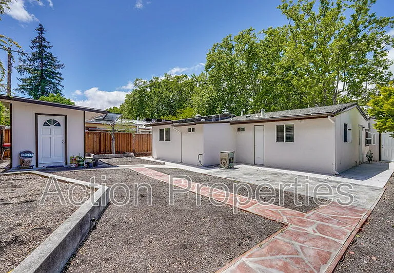 1125 Burgoyne St — Photo 30