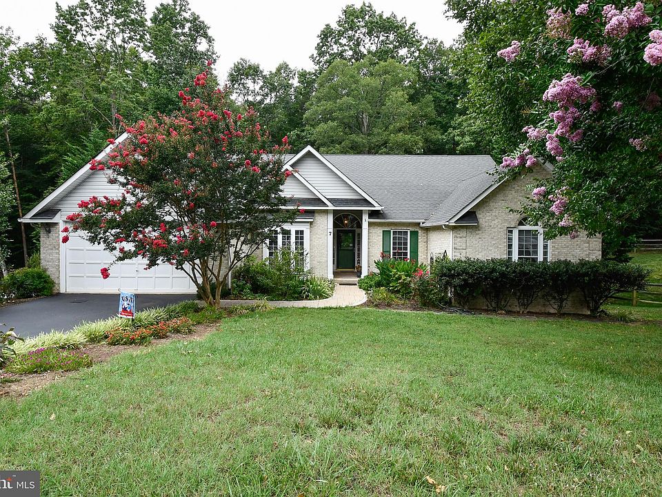 1st image of 7 Baldwin Dr