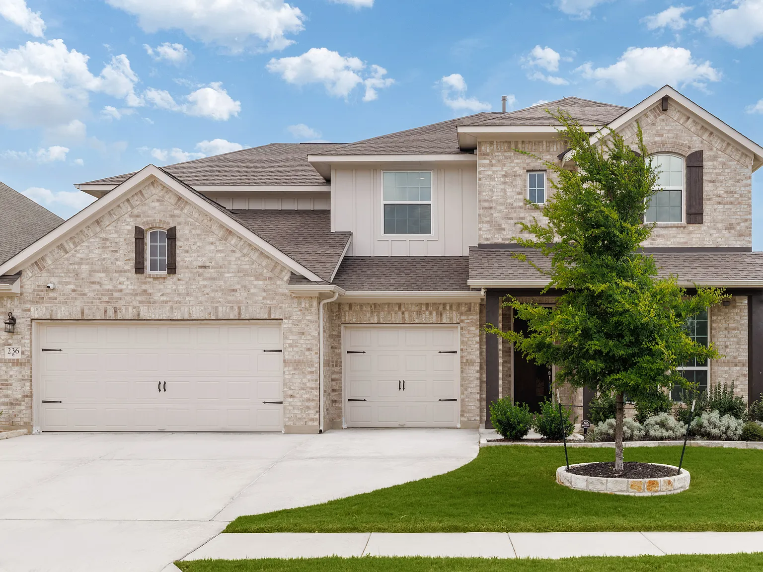 5 bed, 3672 sqft, $4,000 — Photo 1