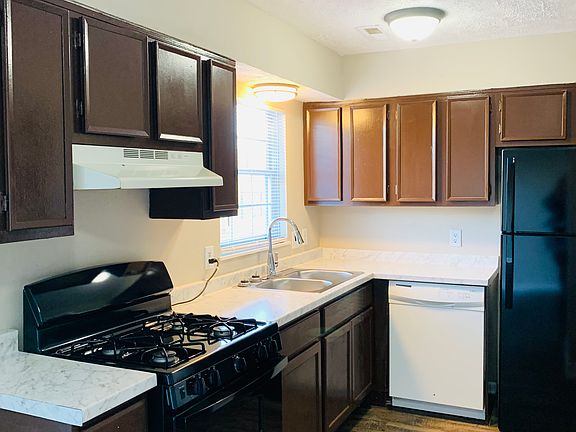 3rd image of 3207 Silvercreek Ave