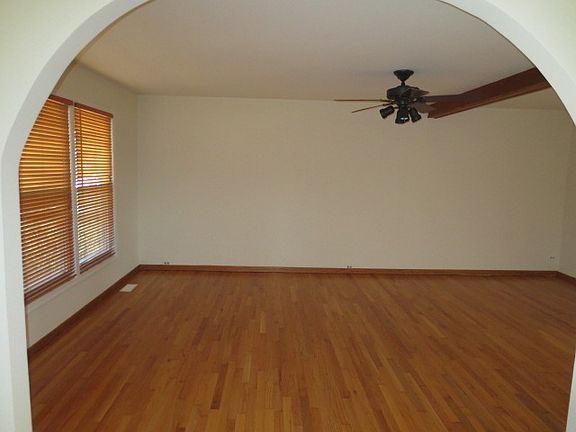 3rd image of 190 Royce Dr