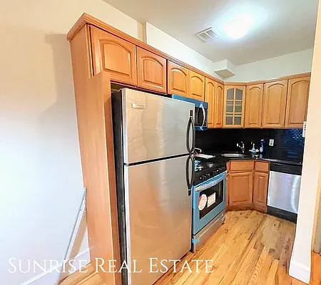 Rented by Sunrise Real Estate | media 13
