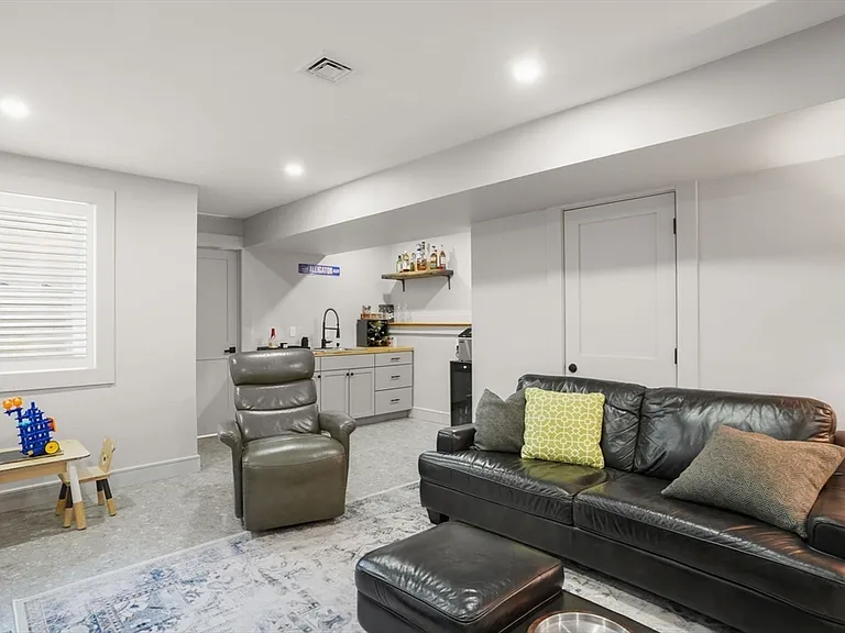 4 Fairlee St — Photo 20