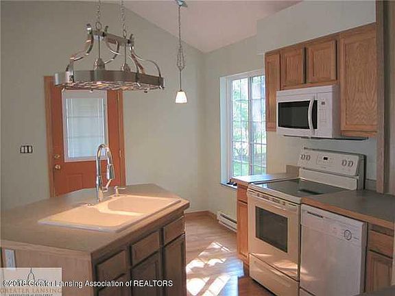4th image of 1416 Marquette St