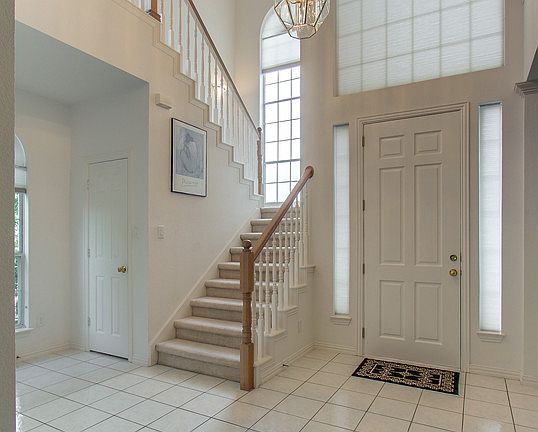 4th image of 2606 Waterford Dr